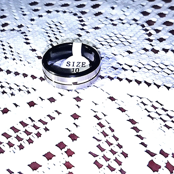 Tungsten ring w/brushed aluminum inlay - Picture 3 of 4